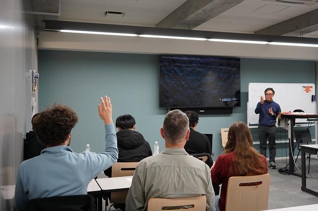 プレゼンテーション中の内田染工場